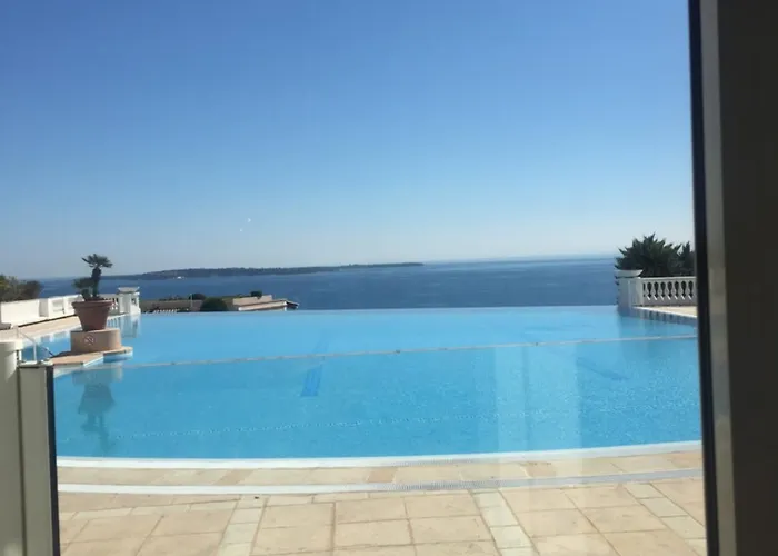 Charmant 2 Pieces Residence Avec Piscine Vue Mer