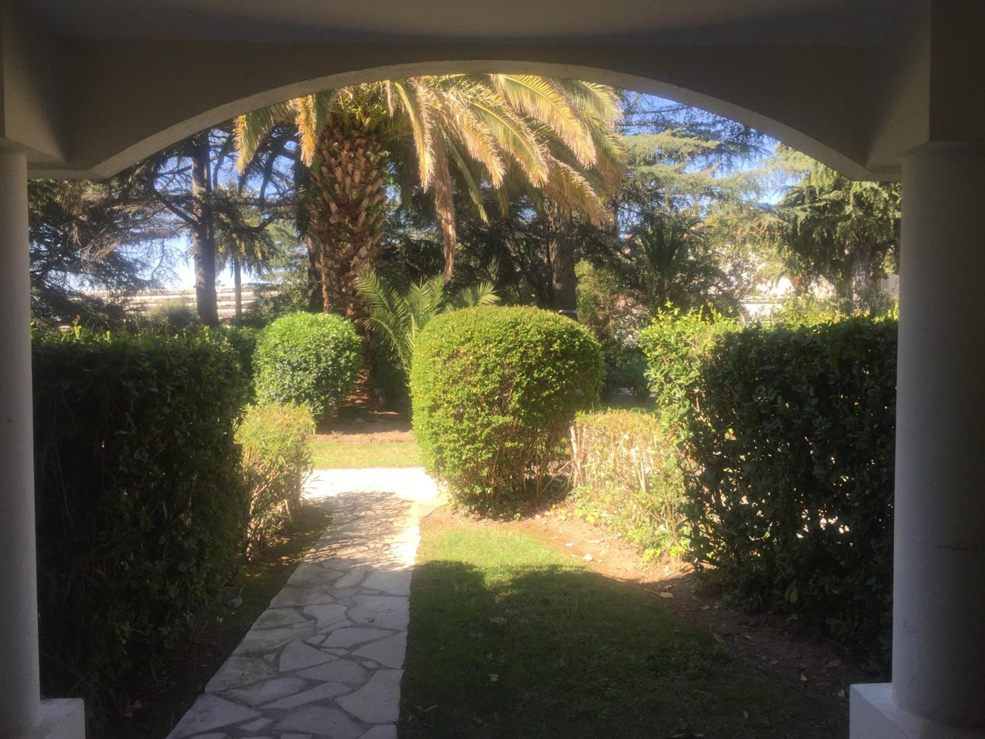 2 Pieces Avec Piscine Vue * Cannes