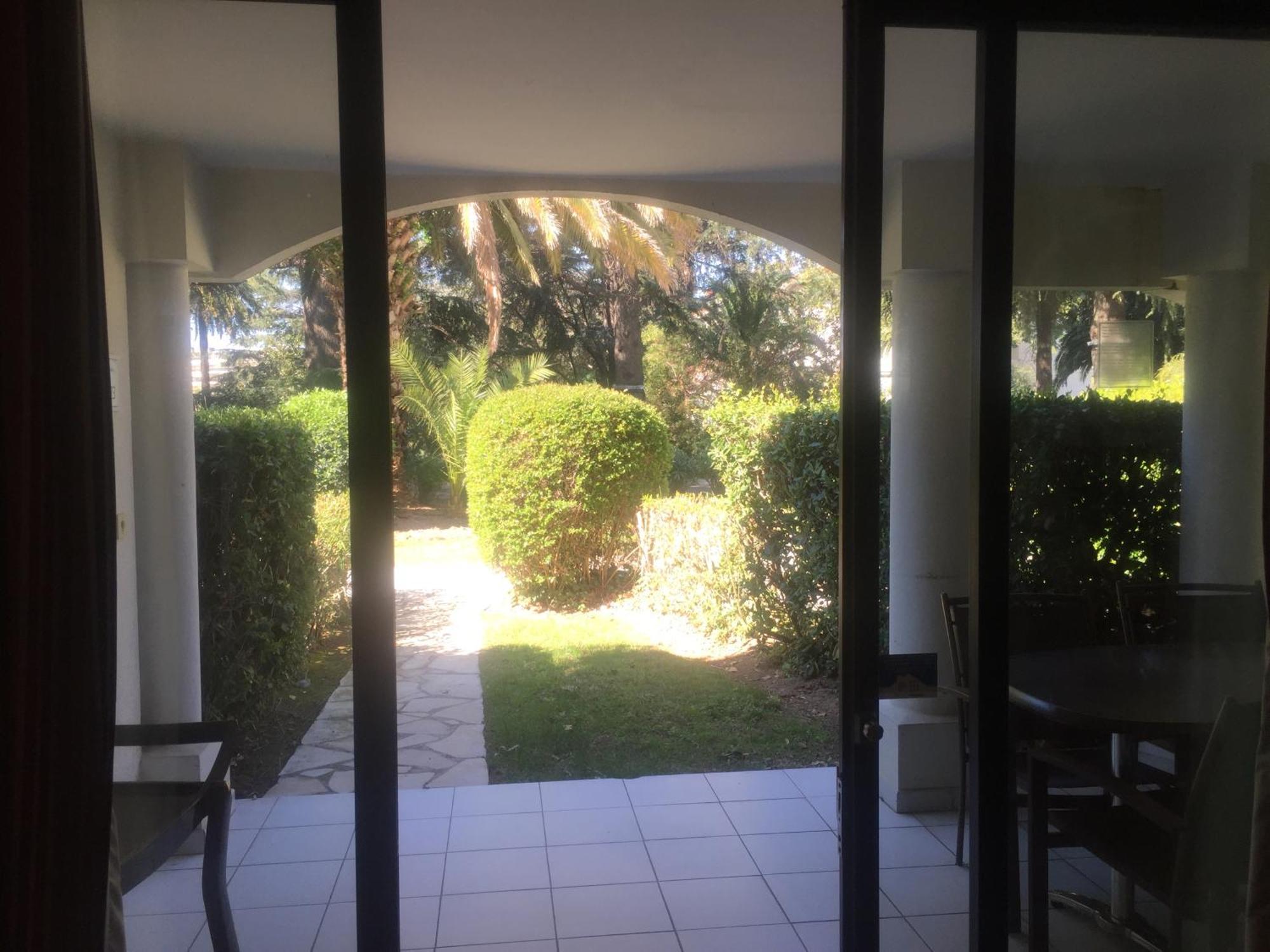 Appartement 2 Pieces Avec Piscine Vue